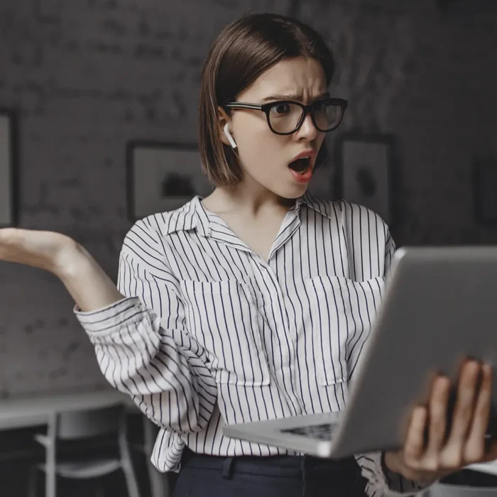 Manutenção de site para evitar erros, falhas de segurança e perda de clientes.