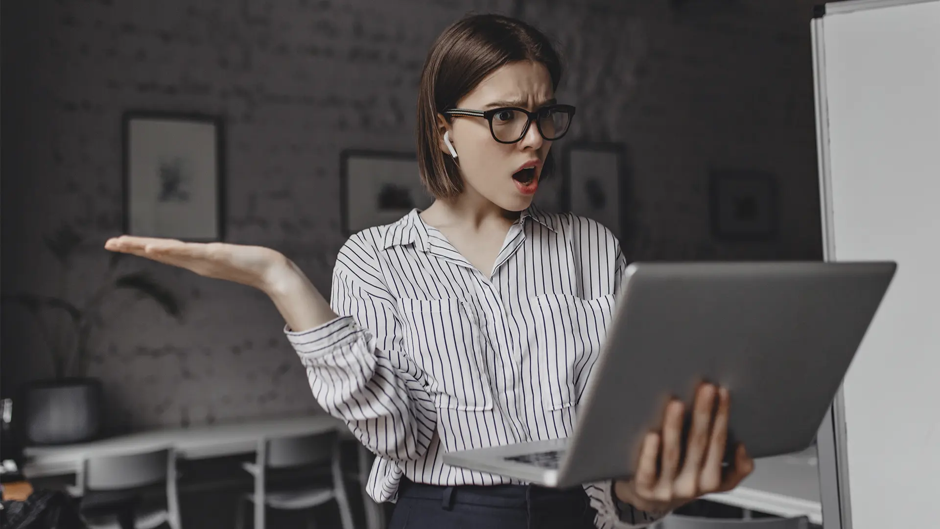 Manutenção de site para evitar erros, falhas de segurança e perda de clientes.
